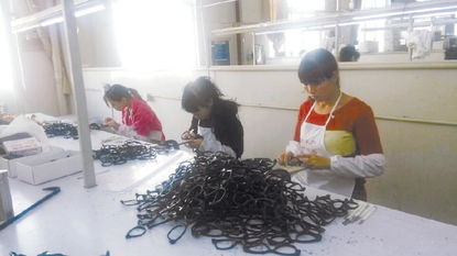 杜橋眼鏡如何逆勢突圍 從單一產(chǎn)品到辦公用品生態(tài)布局